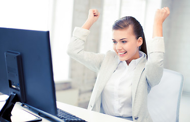 Image showing businesswoman with computer in office