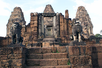 Image showing Temple with lions