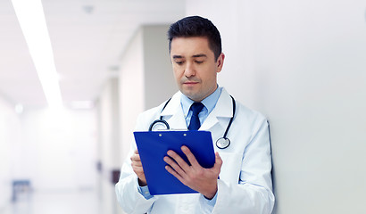 Image showing doctor with clipboard at hospital corridor