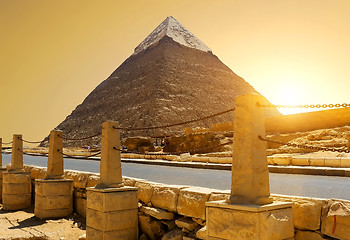 Image showing  Khafre near road