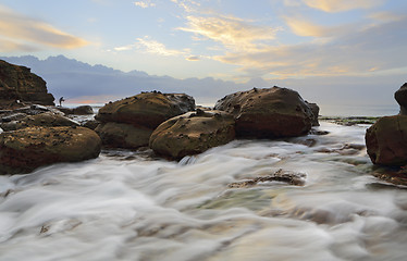 Image showing Strong foreground rock flows at Wollongong 