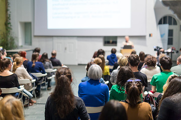 Image showing Man giving presentation in lecture hall at university.