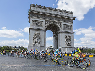 Image showing The Feminine Peloton in Paris - La Course by Le Tour de France 2