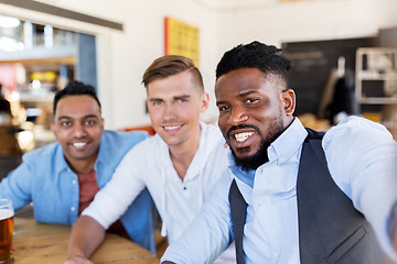 Image showing friends taking selfie and drinking beer at bar