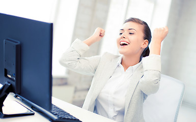 Image showing businesswoman with computer in office