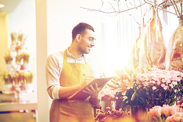 Image showing florist man with clipboard at flower shop