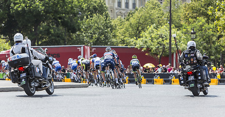 Image showing The Feminine Peloton in Paris - La Course by Le Tour de France 2