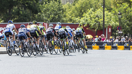 Image showing The Feminine Peloton in Paris - La Course by Le Tour de France 2