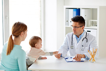 Image showing woman with baby and doctor at clinic