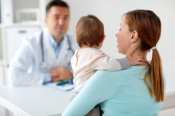 Image showing woman with baby and doctor at clinic