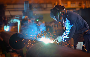 Image showing Welder performs welding large diameter pipe