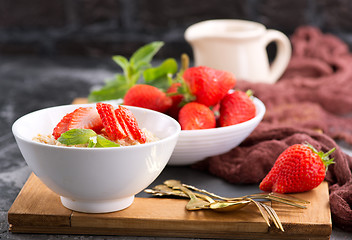 Image showing oat porridge with strawberry