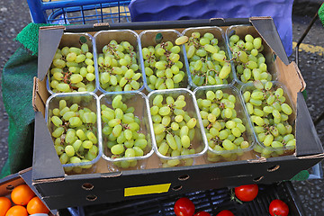 Image showing White grapes