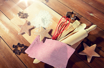 Image showing close up of gingerbread and baking kitchenware set