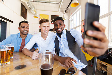 Image showing friends taking selfie and drinking beer at bar