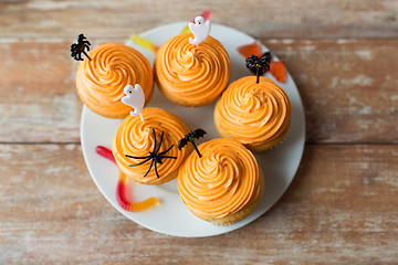 Image showing halloween party cupcakes with decorations on plate