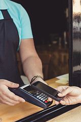 Image showing Person paying pay through smartphone using NFC