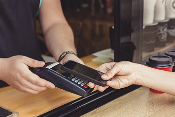 Image showing Person paying pay through smartphone using NFC