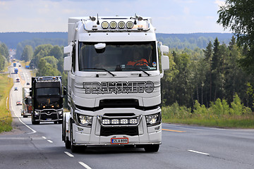 Image showing Customized White Renault Trucks T on Truck Convoy