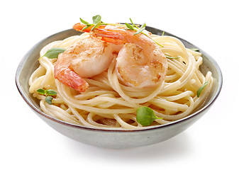 Image showing Bowl of spaghetti and fried prawns