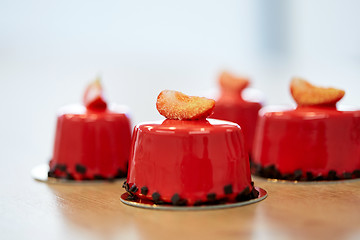Image showing strawberry mirror glaze cakes at pastry shop