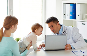 Image showing woman with baby and doctor with laptop at clinic