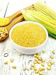 Image showing Corn grits in bowl with cobs on light board