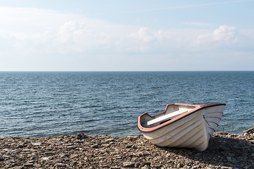 Image showing Small rowing boat by the coast