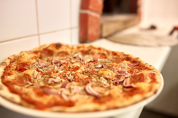 Image showing baked pizza at pizzeria