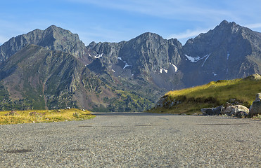 Image showing Road to the Mountains