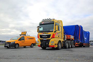 Image showing Wide Load Transport with Pilot Vehicle Parked