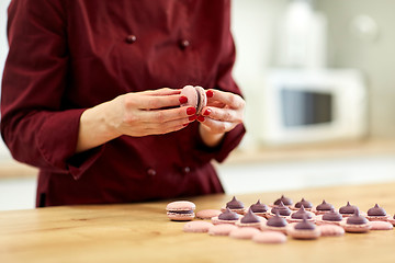 Image showing chef sandwiching macarons shells with cream