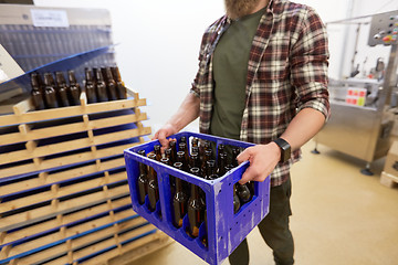Image showing man with bottles in box at craft beer brewery
