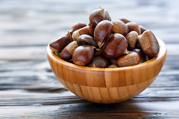 Image showing Fresh chestnuts in a wooden bowl.