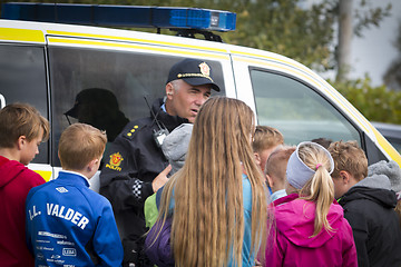 Image showing Police Meet Childeren