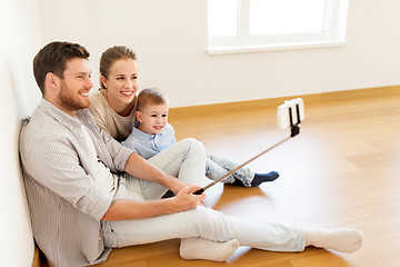 Image showing family taking selfie by smartphone at new home