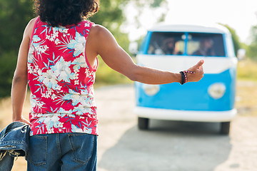 Image showing man hitchhiking and stopping minivan car