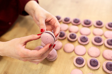 Image showing chef sandwiching macarons shells with cream