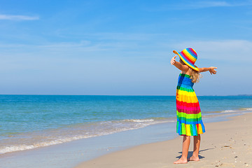 Image showing Little girl  standing on the beach