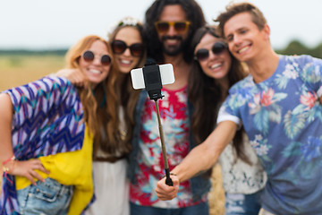 Image showing hippie friends with smartphone and selfie stick