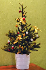 Image showing Christmas tree with toys.