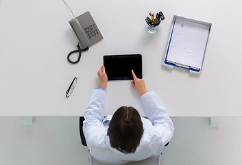 Image showing doctor with tablet pc at clinic