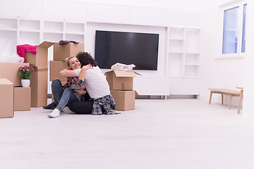 Image showing young couple moving  in new house