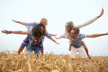 Image showing happy hippie friends having fun on cereal field