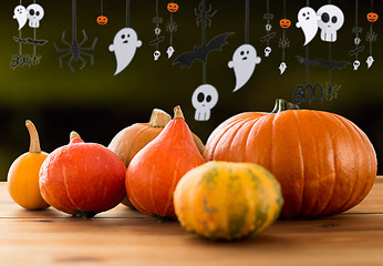 Image showing pumpkins and halloween party garland