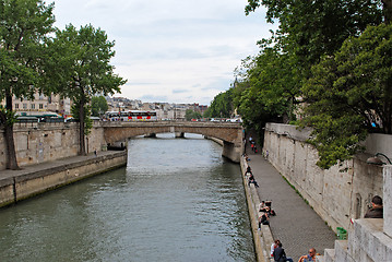 Image showing Bridges and embankments of the Seine.