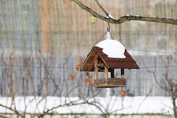 Image showing birdhouse in winter garden