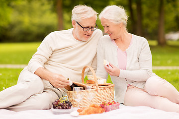 Image showing happy senior couple having picnic at summer park