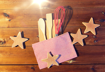 Image showing close up of gingerbread and baking kitchenware set