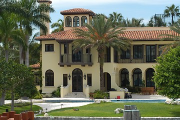 Image showing Luxurious mansion